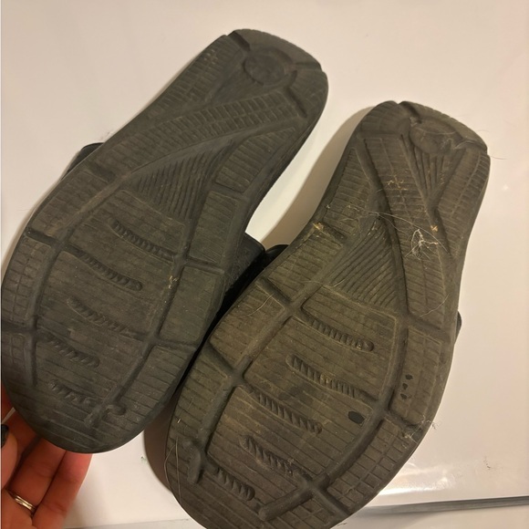 Under Armour Kids Black Slide Sandals - Picture 3 of 3